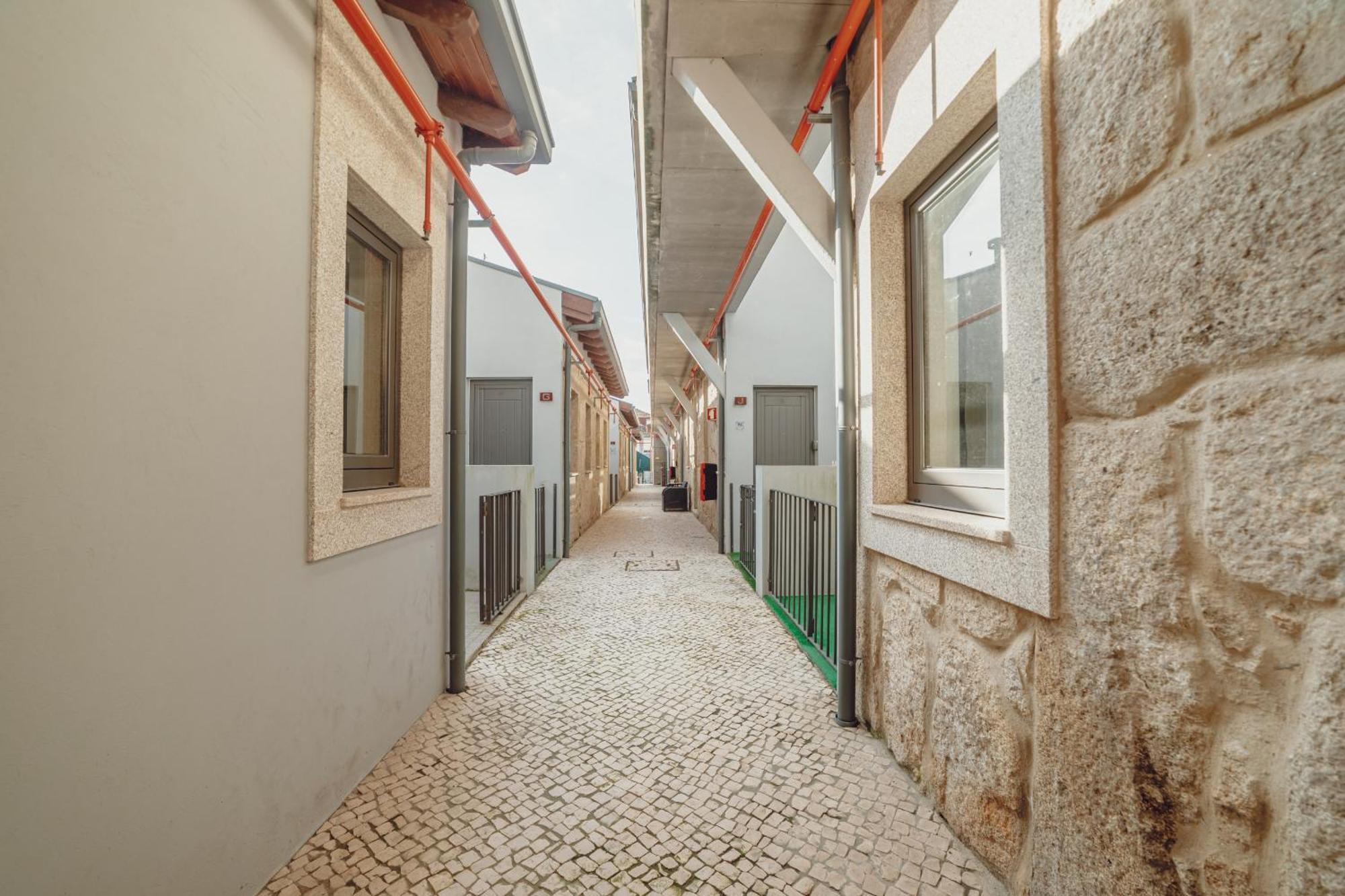 Mezzanine Stylish Apartments By Vacationy ポルト エクステリア 写真